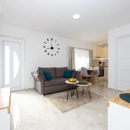 Apartment 1 Bedroom Gorgeous In