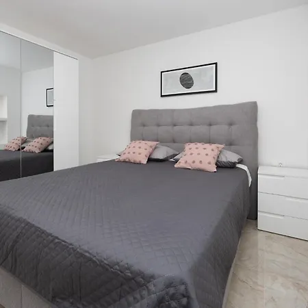 Apartment 1 Bedroom Gorgeous In