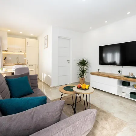 Apartment 1 Bedroom Gorgeous In *