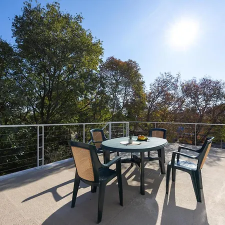 Apartment 1 Bedroom Gorgeous In *